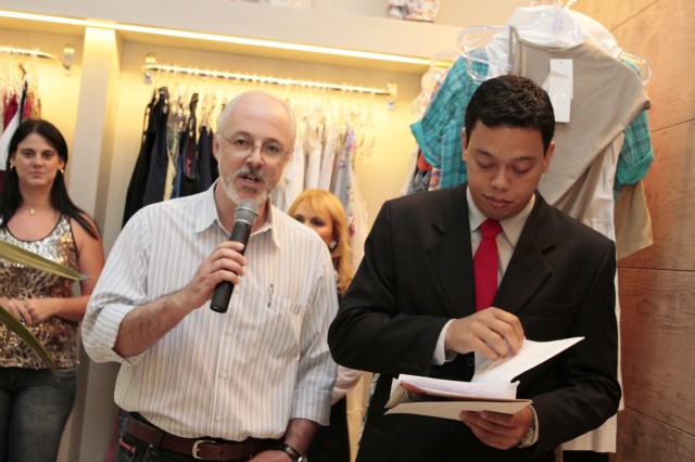 Desfile Coleção Primavera/Verão da loja Vitória Flor Desfile Coleção Primavera/Verão da loja Vitória Flor