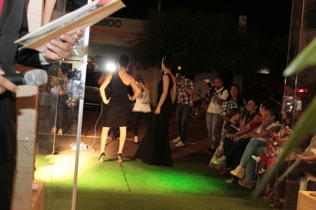 Desfile Coleção Primavera/Verão da loja Vitória Flor Desfile Coleção Primavera/Verão da loja Vitória Flor