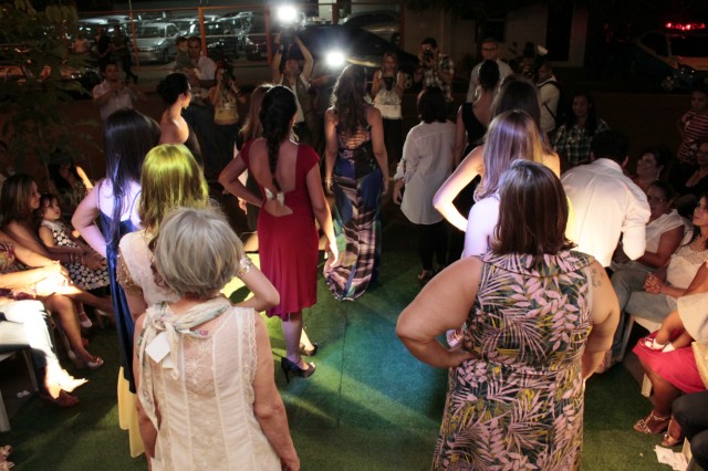 Desfile Coleção Primavera/Verão da loja Vitória Flor Desfile Coleção Primavera/Verão da loja Vitória Flor