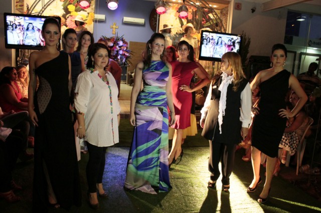 Desfile Coleção Primavera/Verão da loja Vitória Flor Desfile Coleção Primavera/Verão da loja Vitória Flor