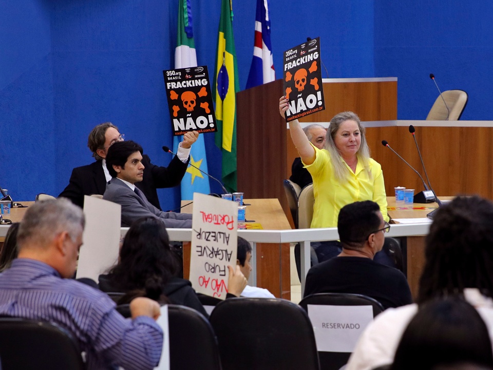 Três Lagoas pede proibição da extração de gás de xisto na região Três Lagoas pede proibição da extração de gás de xisto na região