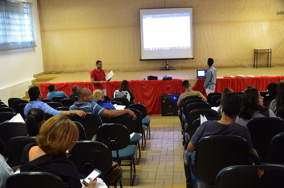 Diretoria de Cultura realiza reunião para afinar últimos detalhes do Desfile Cívico de 103 Anos de Três Lagoas Diretoria de Cultura realiza reunião para afinar últimos detalhes do Desfile Cívico de 103 Anos de Três Lagoas