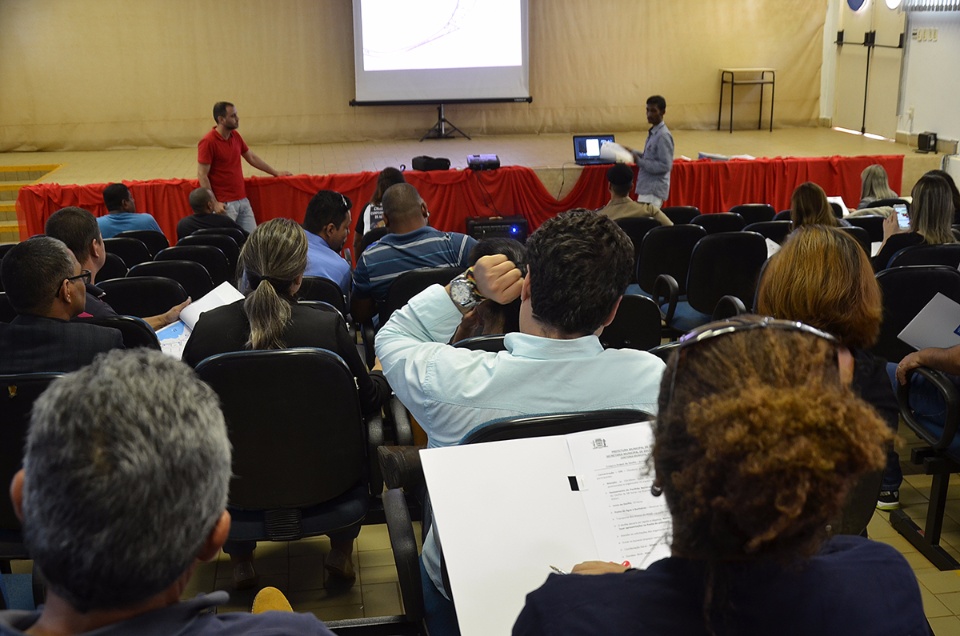 Diretoria de Cultura realiza reunião para afinar últimos detalhes do Desfile Cívico de 103 Anos de Três Lagoas Diretoria de Cultura realiza reunião para afinar últimos detalhes do Desfile Cívico de 103 Anos de Três Lagoas