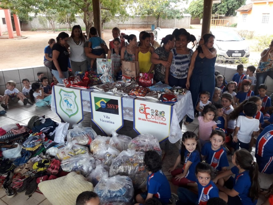 Alunos de Escolas Municipais de Três Lagoas se unem para ajudar famílias da “Vila Vicentina” Alunos de Escolas Municipais de Três Lagoas se unem para ajudar famílias da “Vila Vicentina”
