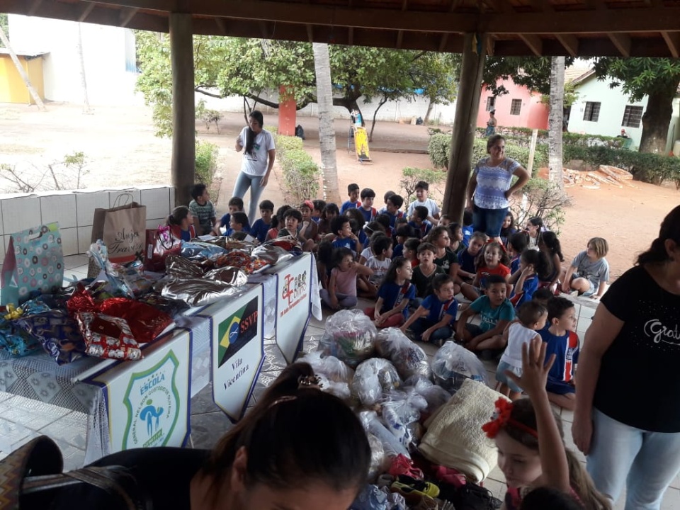 Alunos de Escolas Municipais de Três Lagoas se unem para ajudar famílias da “Vila Vicentina” Alunos de Escolas Municipais de Três Lagoas se unem para ajudar famílias da “Vila Vicentina”