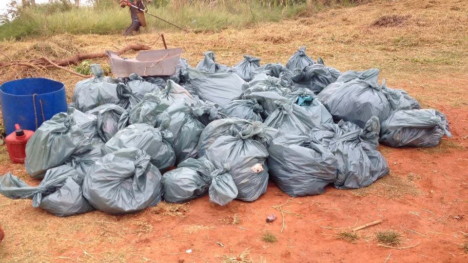 Limpeza na Segunda Lagoa resulta na retirada de 50 sacos de lixo Limpeza na Segunda Lagoa resulta na retirada de 50 sacos de lixo
