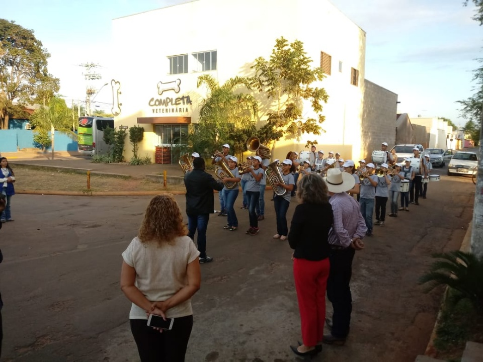 Bairros acordam com música nos 103 anos de Três Lagoas Bairros acordam com música nos 103 anos de Três Lagoas
