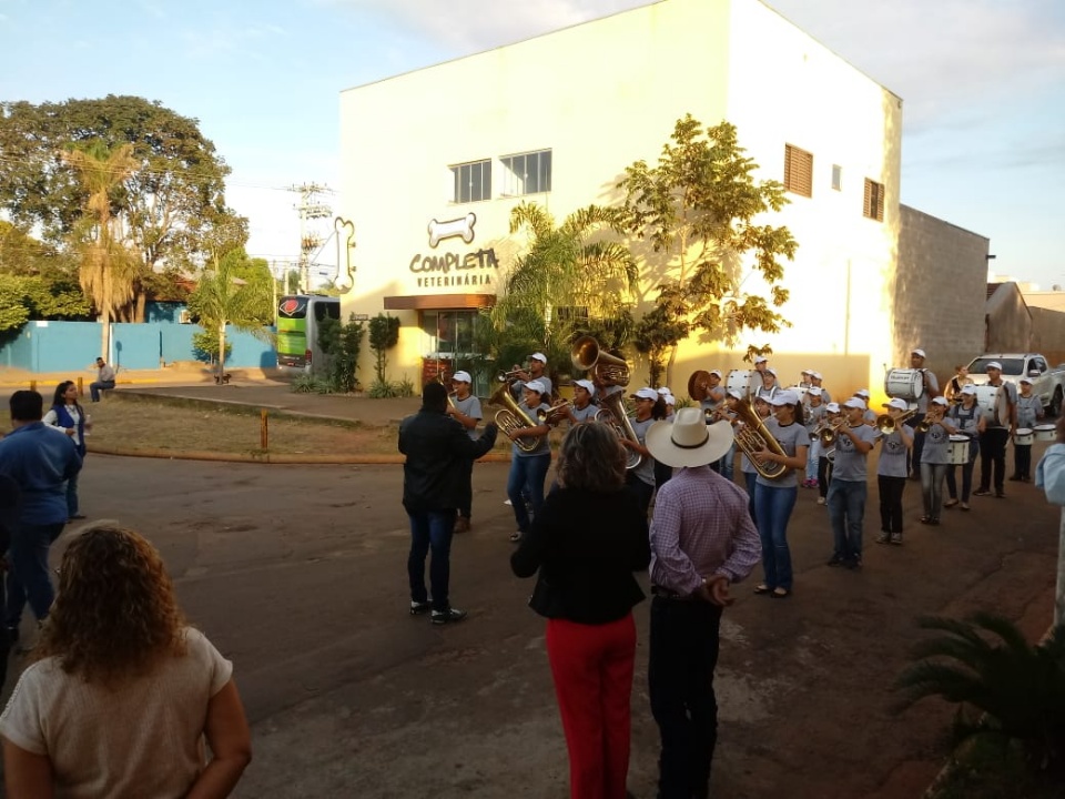 Bairros acordam com música nos 103 anos de Três Lagoas Bairros acordam com música nos 103 anos de Três Lagoas