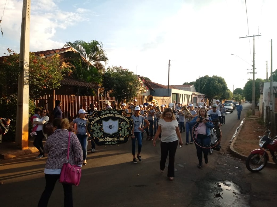 Bairros acordam com música nos 103 anos de Três Lagoas Bairros acordam com música nos 103 anos de Três Lagoas