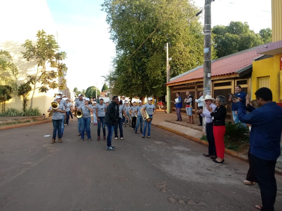 Bairros acordam com música nos 103 anos de Três Lagoas Bairros acordam com música nos 103 anos de Três Lagoas