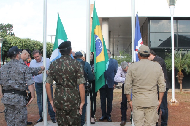 Senadores de MS participam de evento cívico no aniversário de Três Lagoas