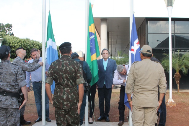 Senadores de MS participam de evento cívico no aniversário de Três Lagoas