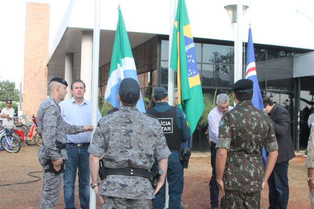Senadores de MS participam de evento cívico no aniversário de Três Lagoas