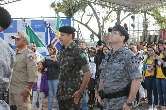Senadores de MS participam de evento cívico no aniversário de Três Lagoas