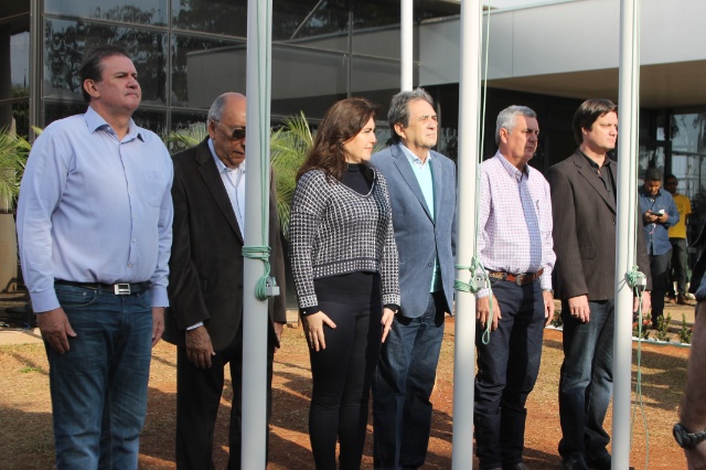 Senadores de MS participam de evento cívico no aniversário de Três Lagoas