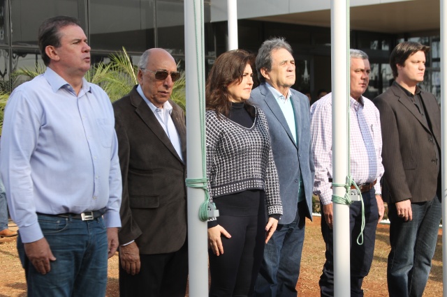 Senadores de MS participam de evento cívico no aniversário de Três Lagoas