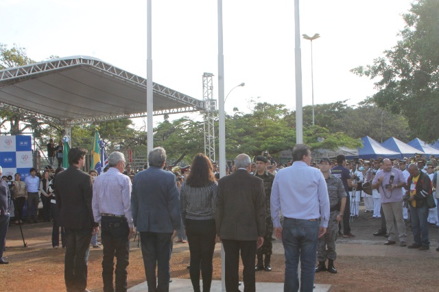 Senadores de MS participam de evento cívico no aniversário de Três Lagoas