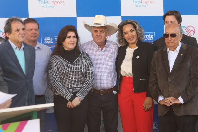 Senadores de MS participam de evento cívico no aniversário de Três Lagoas