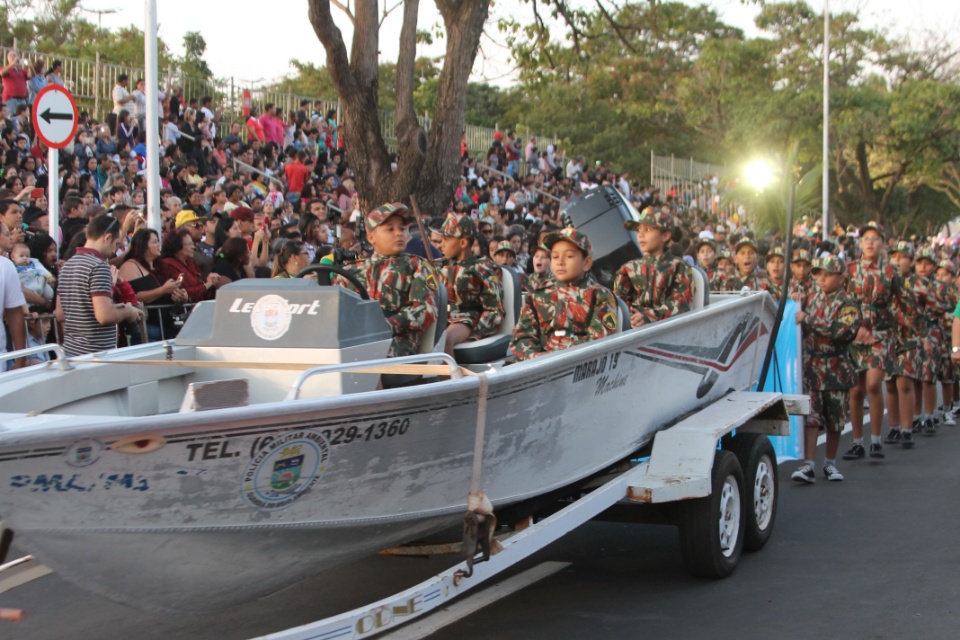 Cidadania e Solidariedade marcam desfile de aniversário de Três Lagoas Cidadania e Solidariedade marcam desfile de aniversário de Três Lagoas