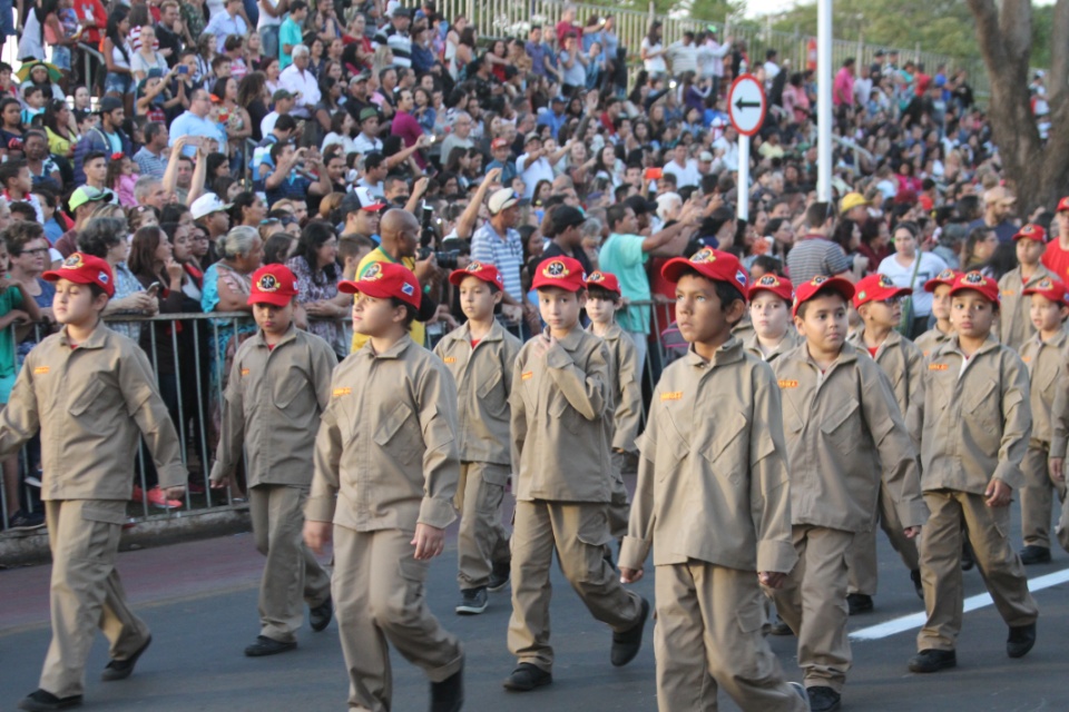 Cidadania e Solidariedade marcam desfile de aniversário de Três Lagoas Cidadania e Solidariedade marcam desfile de aniversário de Três Lagoas