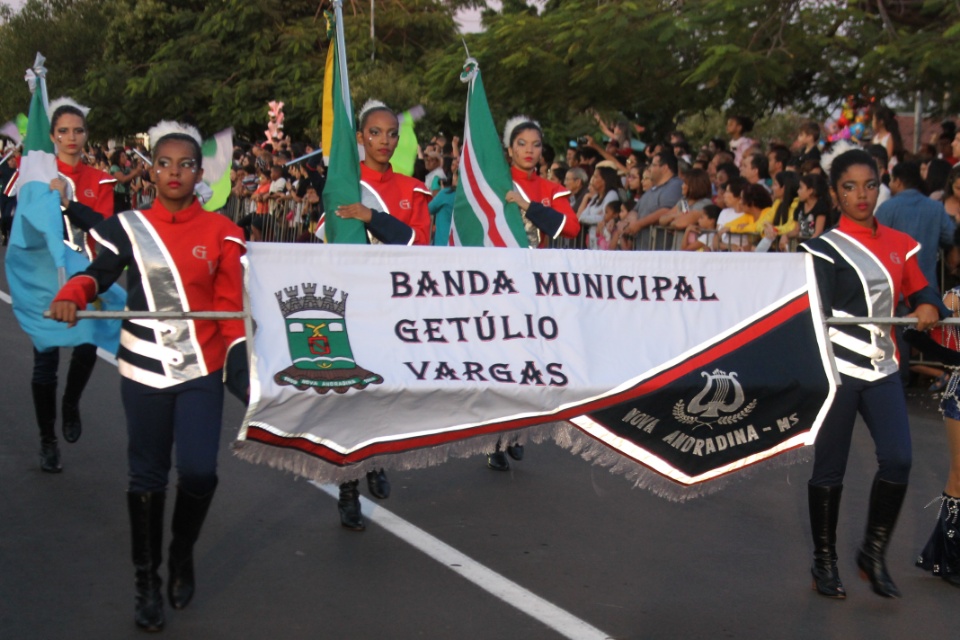Cidadania e Solidariedade marcam desfile de aniversário de Três Lagoas Cidadania e Solidariedade marcam desfile de aniversário de Três Lagoas
