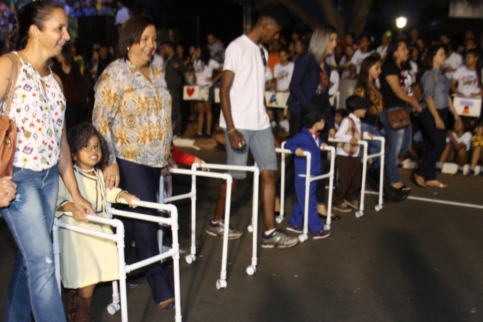 Cidadania e Solidariedade marcam desfile de aniversário de Três Lagoas Cidadania e Solidariedade marcam desfile de aniversário de Três Lagoas