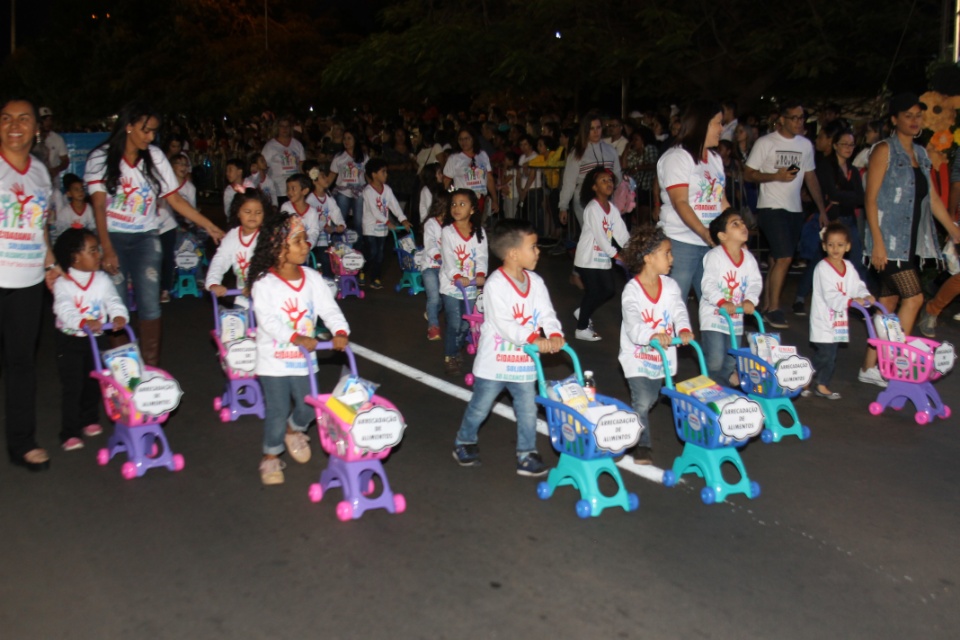 Cidadania e Solidariedade marcam desfile de aniversário de Três Lagoas Cidadania e Solidariedade marcam desfile de aniversário de Três Lagoas