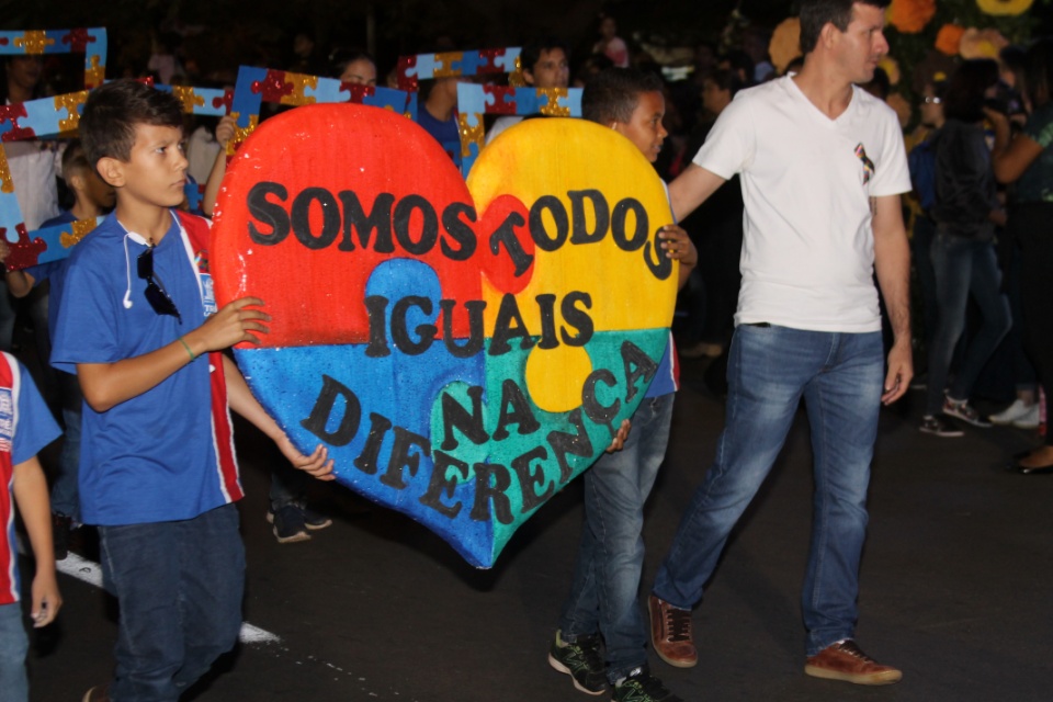 Cidadania e Solidariedade marcam desfile de aniversário de Três Lagoas Cidadania e Solidariedade marcam desfile de aniversário de Três Lagoas
