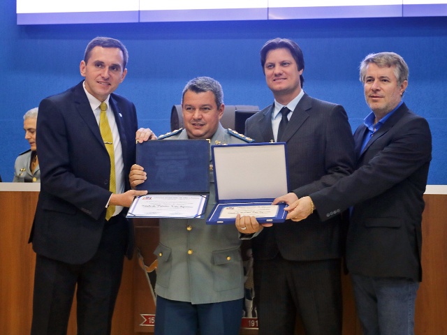 Câmara homenageia bombeiros de Três Lagoas