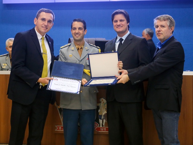Câmara homenageia bombeiros de Três Lagoas
