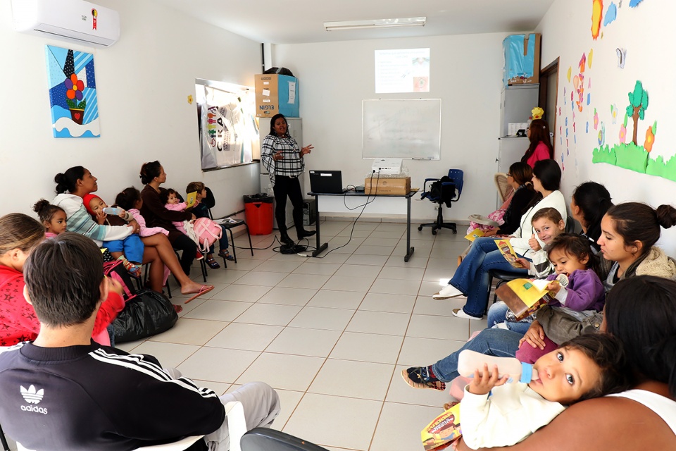 Mães do CRAS Ana Maria Moreira de Três Lagoas recebem equipe da Saúde Mães do CRAS Ana Maria Moreira de Três Lagoas recebem equipe da Saúde