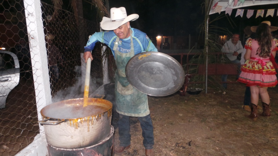 Arraiá dos amigos é sucesso de público