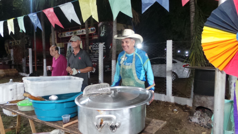 Arraiá dos amigos é sucesso de público