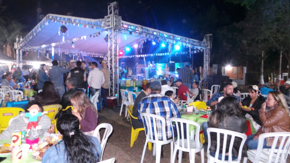 Arraiá dos amigos é sucesso de público