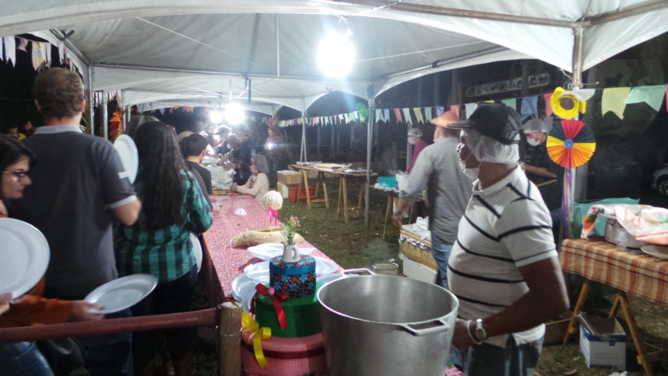 Arraiá dos amigos é sucesso de público