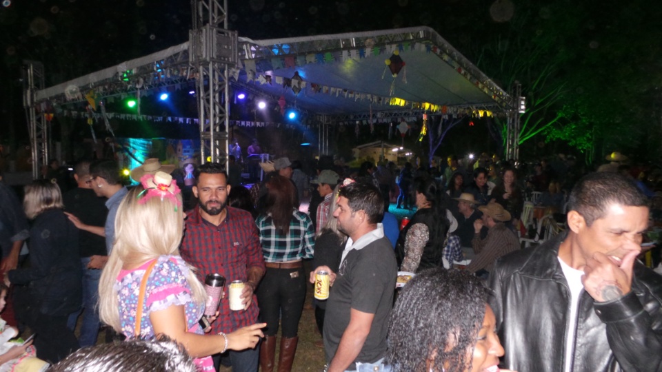 Arraiá dos amigos é sucesso de público