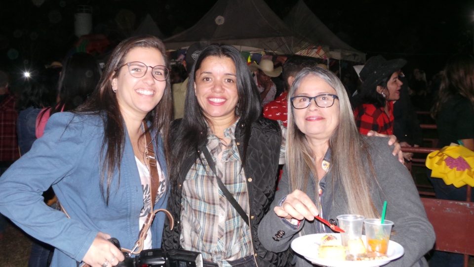 Arraiá dos amigos é sucesso de público