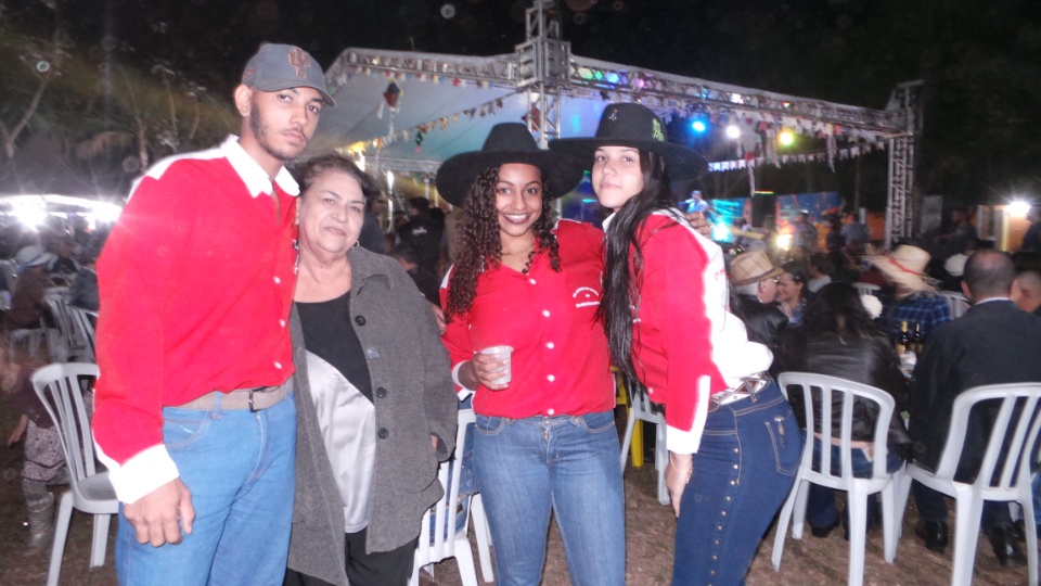 Arraiá dos amigos é sucesso de público