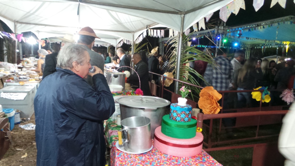Arraiá dos amigos é sucesso de público