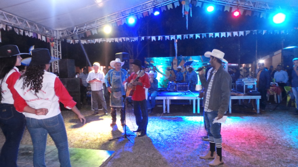 Arraiá dos amigos é sucesso de público