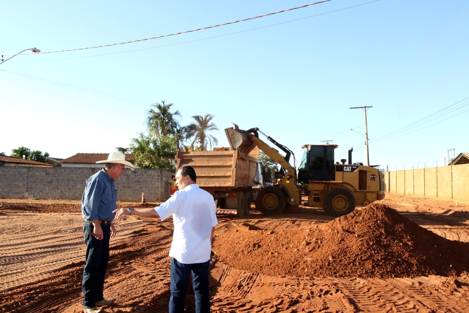 Bairro Santa Rita começa a receber pavimentação asfáltica pelo “Cidade em Obras”