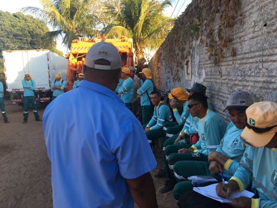 Vigilância em Saúde do Trabalhador de Três Lagoas realiza palestra preventiva com grupo de trabalhadores da Financial