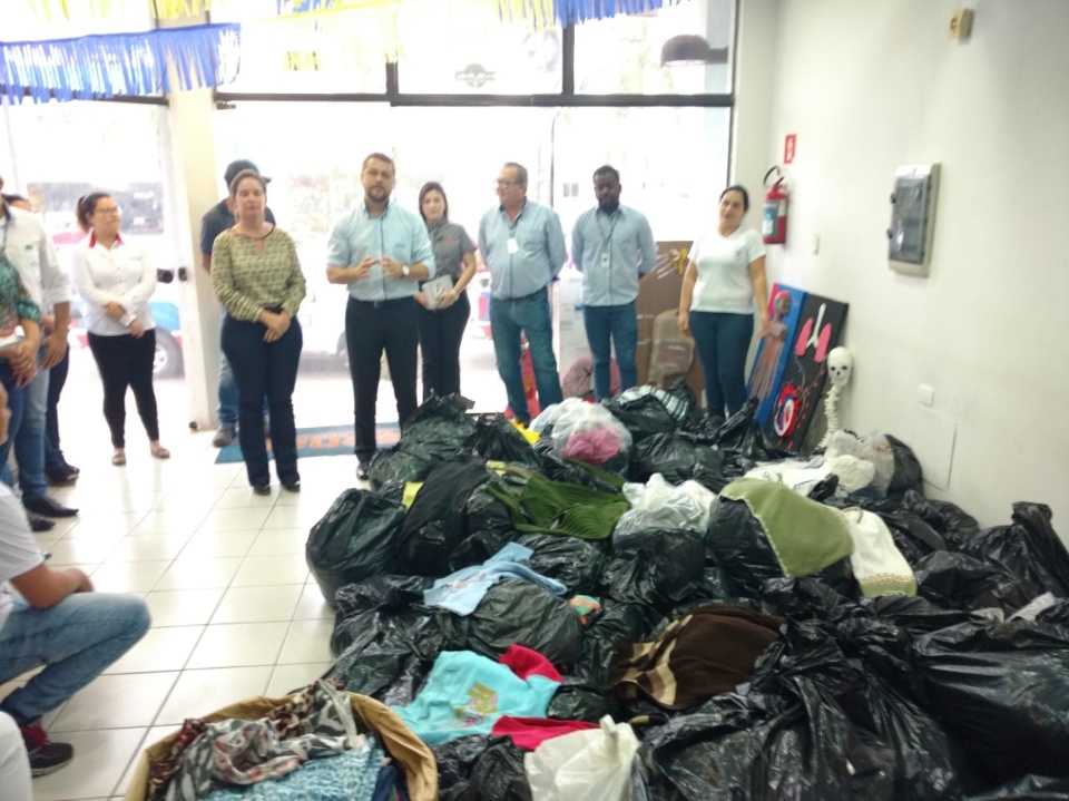 Empresas e instituições de Três Lagoas entregam centenas de agasalhos para Assistência Social