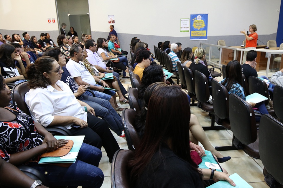 Esteticistas e profissionais da saúde participam de palestra sobre Hepatites Virais em Três Lagoas Esteticistas e profissionais da saúde participam de palestra sobre Hepatites Virais em Três Lagoas