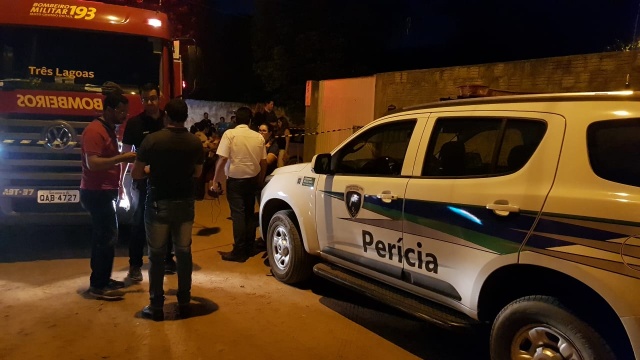 Em Três Lagoas, dupla mata adolescente e concreta cadáver em quintal de casa Em Três Lagoas, dupla mata adolescente e concreta cadáver em quintal de casa