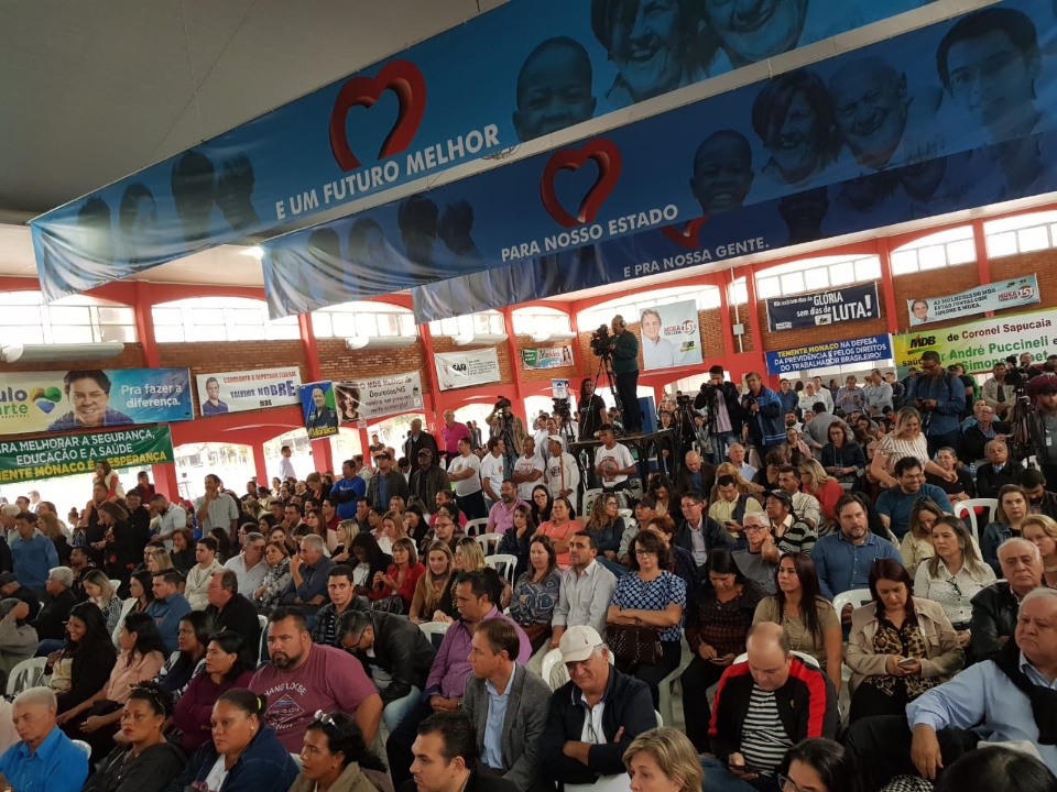 Harfouche retira candidatura ao governo e será vice de Simone Tebet Harfouche retira candidatura ao governo e será vice de Simone Tebet