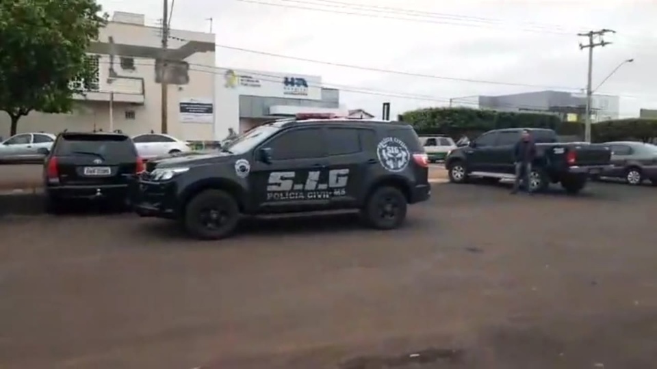 CASO PELE NEGRA: Polícia encontra carro usado por atirador da tabacaria CASO PELE NEGRA: Polícia encontra carro usado por atirador da tabacaria