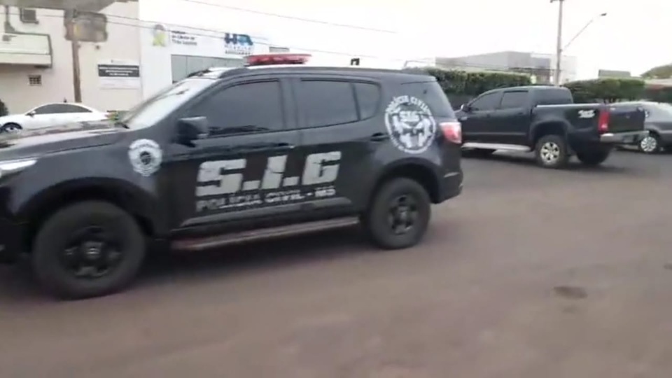 CASO PELE NEGRA: Polícia encontra carro usado por atirador da tabacaria CASO PELE NEGRA: Polícia encontra carro usado por atirador da tabacaria