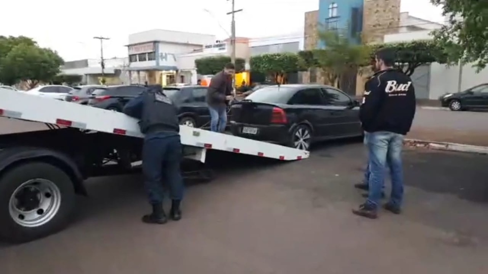 CASO PELE NEGRA: Polícia encontra carro usado por atirador da tabacaria CASO PELE NEGRA: Polícia encontra carro usado por atirador da tabacaria