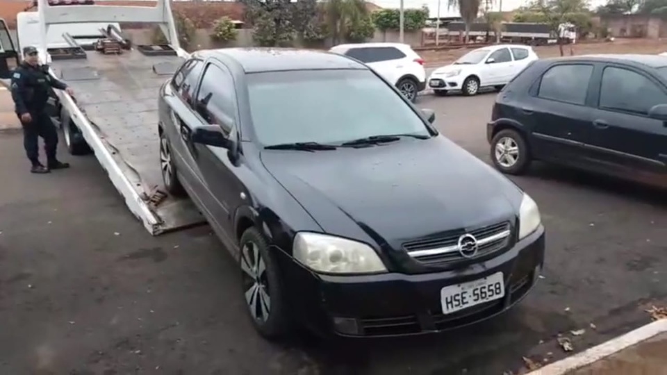CASO PELE NEGRA: Polícia encontra carro usado por atirador da tabacaria CASO PELE NEGRA: Polícia encontra carro usado por atirador da tabacaria